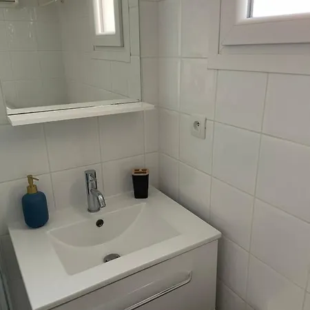 5 Personnes Piscine Pinède Et Appartement