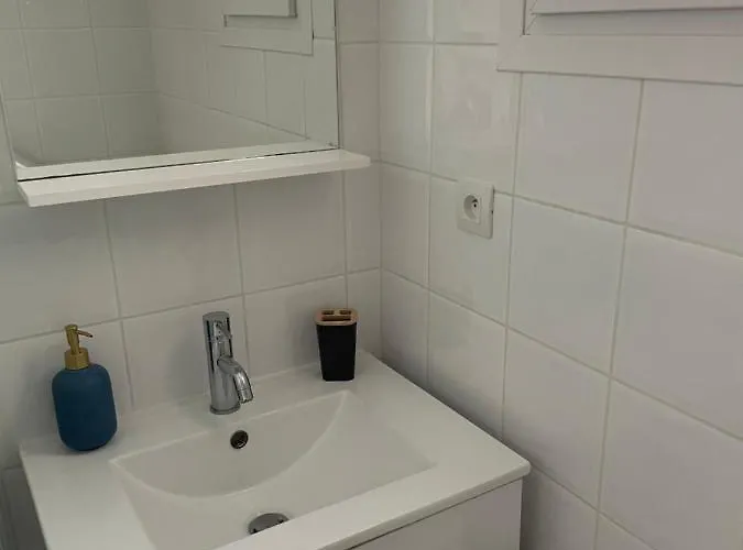 5 Personnes Piscine Pinede Et Apartament